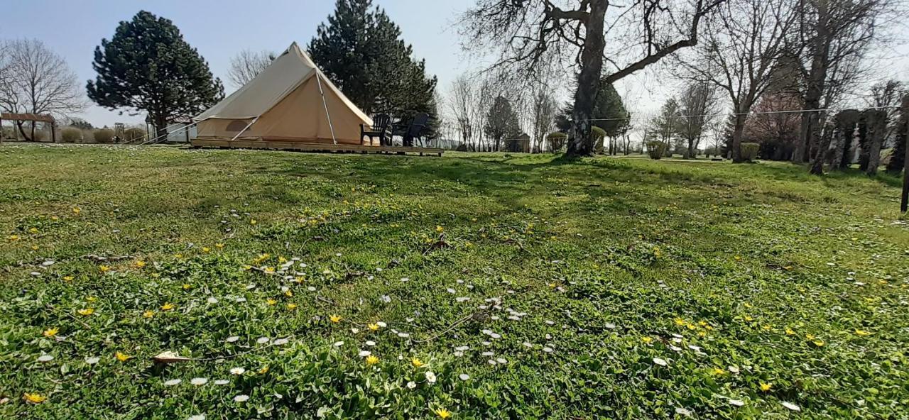 Tente Bell Au Camping Hautoreille バンヌ エクステリア 写真